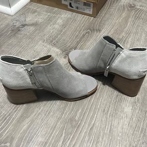 Never been worn Sorel wedges